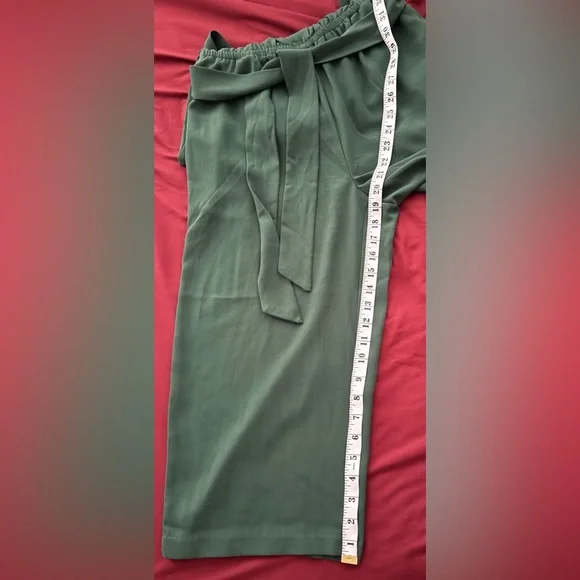 Reitmans | Forest Green Elegant Buttoned Cropped Jumpsuit - Picture 11 of 14